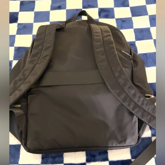 Lululemon City adventurer backpack - Picture 5 of 9